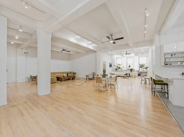 95 Vandam St APT 2R, New York, NY 10013