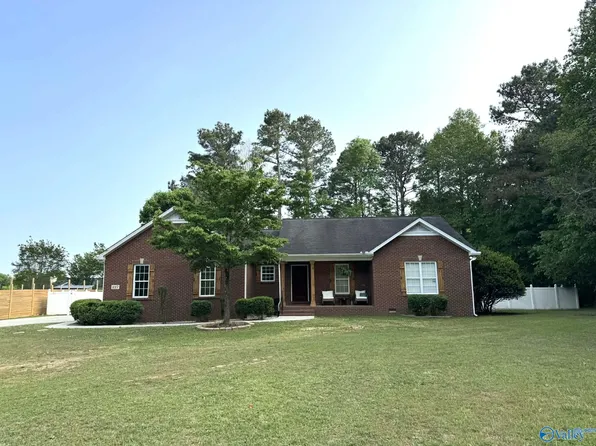 227 SE Helms Rd, Union Grove, AL 35175