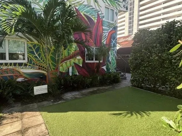 560 NW 1st St APT 7, Miami, FL 33128