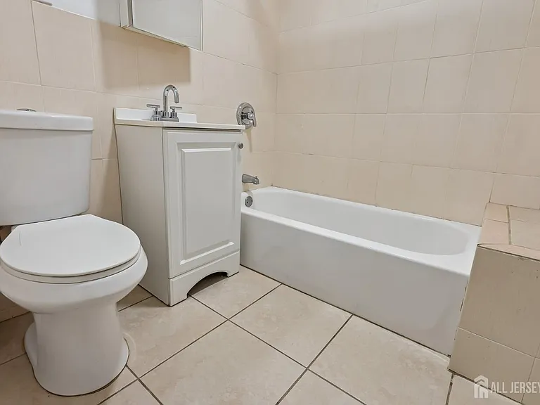 660 Charles St #2 — Photo 18