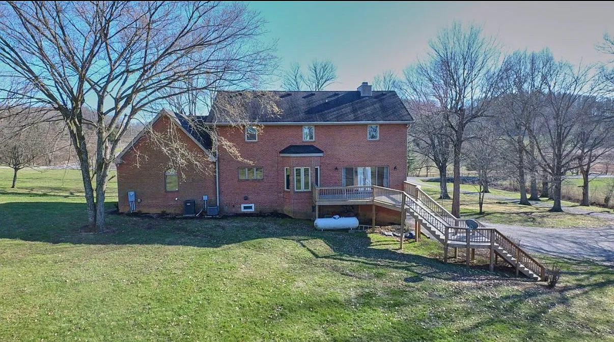 4 bed, 3.5 bath, 3500 sqft, $3,800 — Photo 4