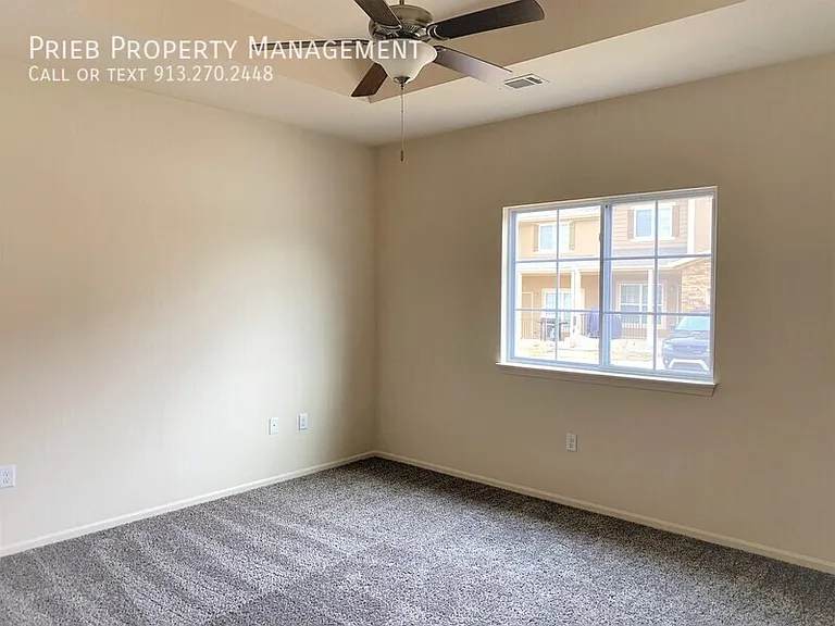 21652 W 126th Ter #21 — Photo 8