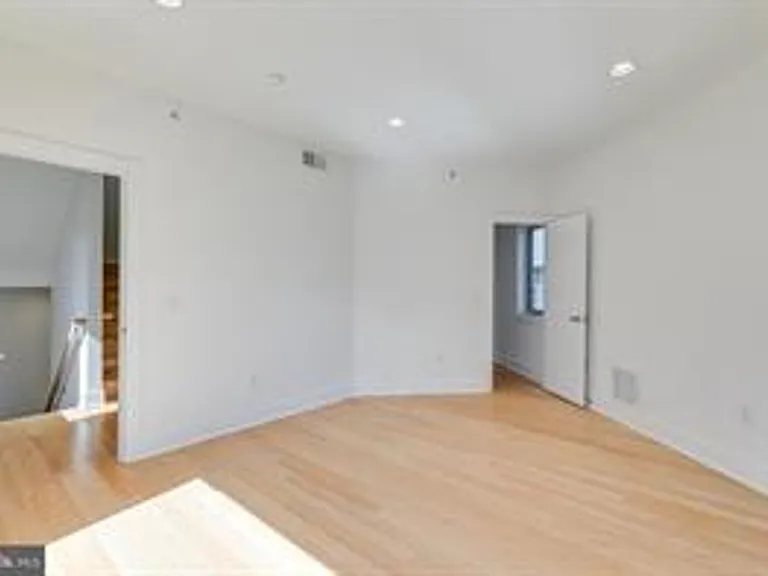 1106 N Hope St — Photo 6