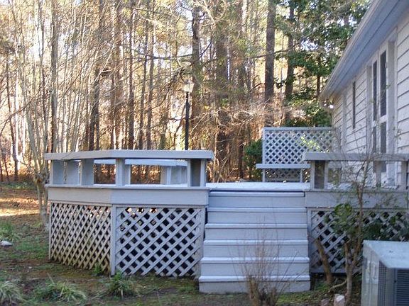 4th image of 205 Pine Knoll Ln