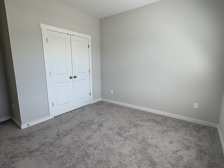 2413 Rushes Ave — Photo 10