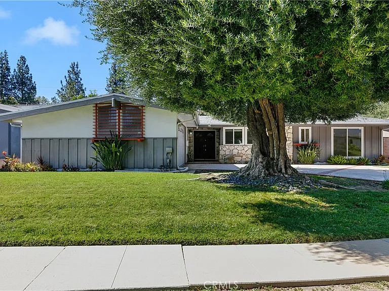 22951 Austin St — Photo 56