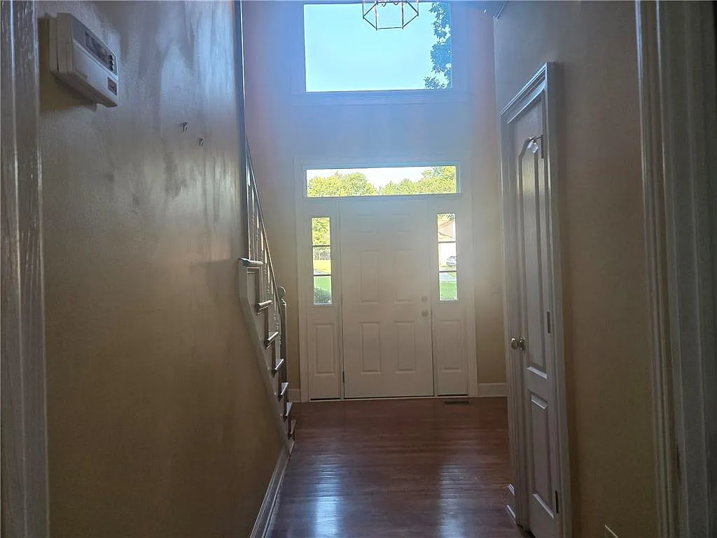 4 bed, 2.5 bath, 2826 sqft, $2,590 — Photo 2