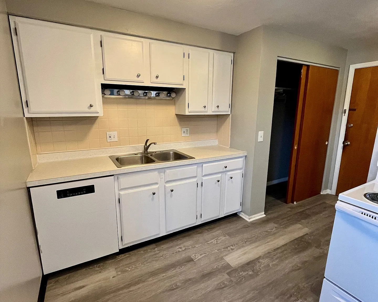 Willow View Apartments — Photo 3