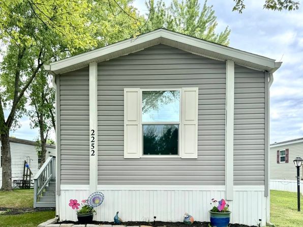 2252 Wellington Green Dr, Clarksville, IN 47129