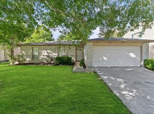 6210 Vinewood Ln, League City, TX 77573