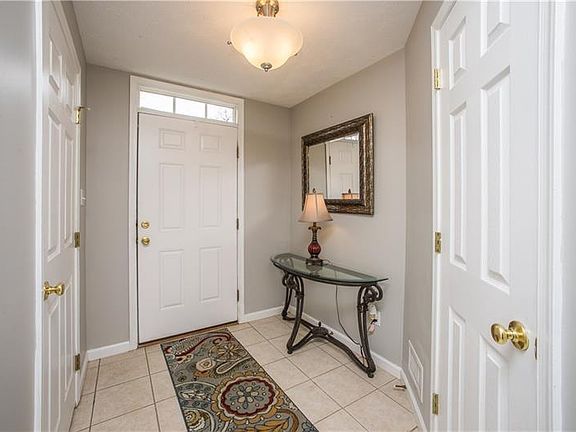 4th image of 916 Tanglewood Dr