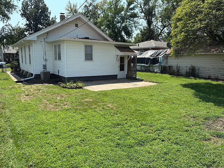 3230 Avenue F — Photo 3