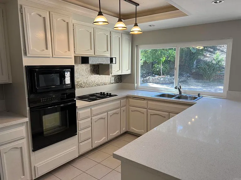 1282 Whitsett Dr — Photo 10