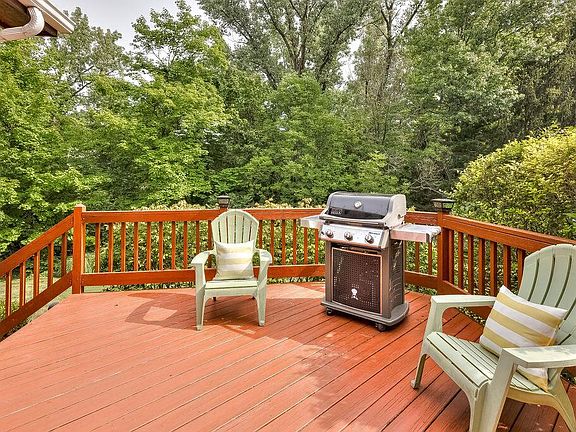 5th image of 5452 Woodville Ct