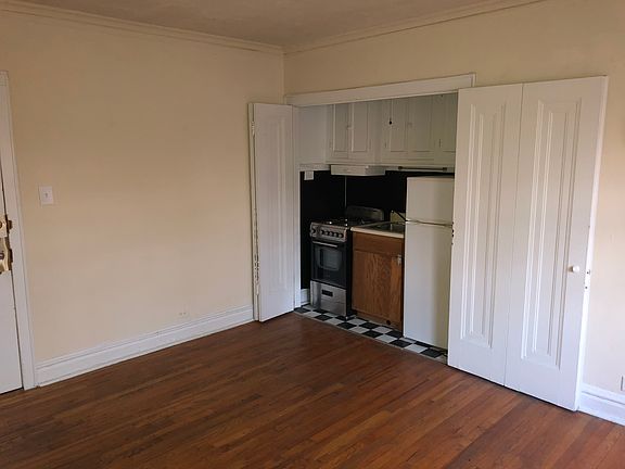 2nd image of 2959 N Damen Ave #29593C