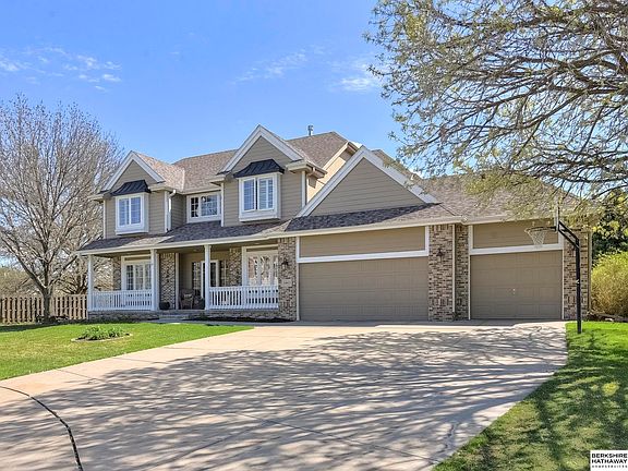 3rd image of 14013 Saratoga Cir