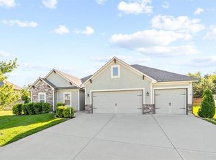 812 SE Sparrow Ct, Blue Springs, MO 64014