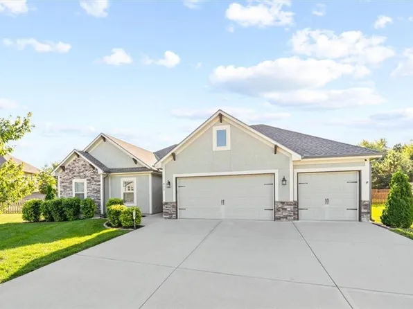 812 SE Sparrow Ct, Blue Springs, MO 64014