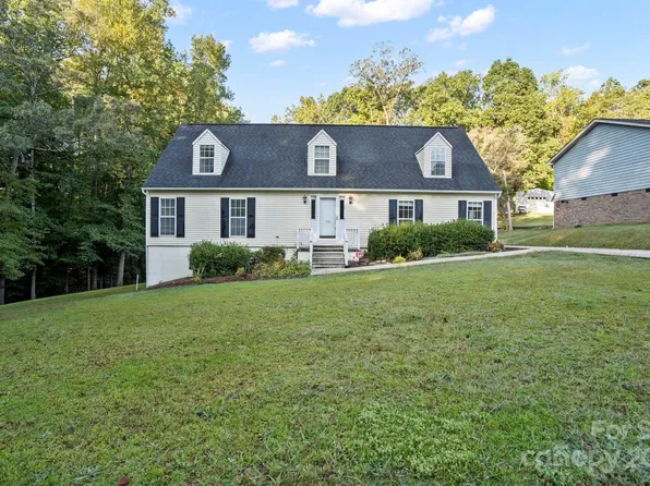 112 Walnut St, Lowell, NC 28098