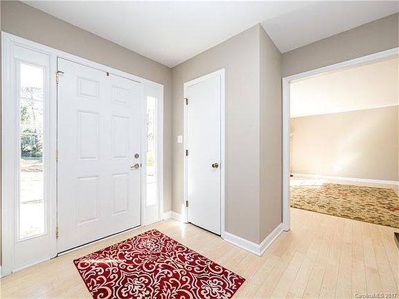 2nd image of 811 Lightwood Dr