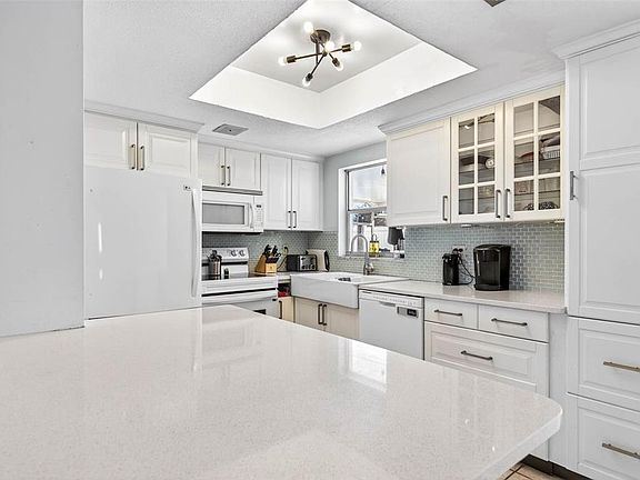 4th image of 8018 Valmy Ln