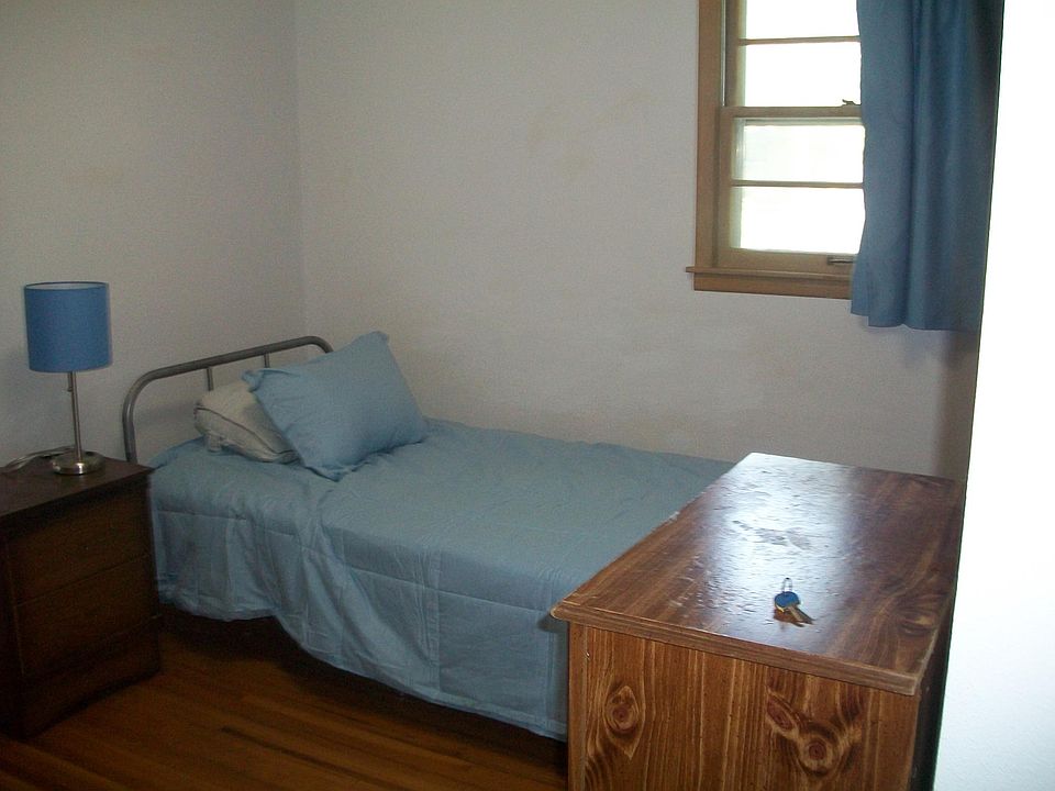 1st image of 1613 W 34th St S Room 3