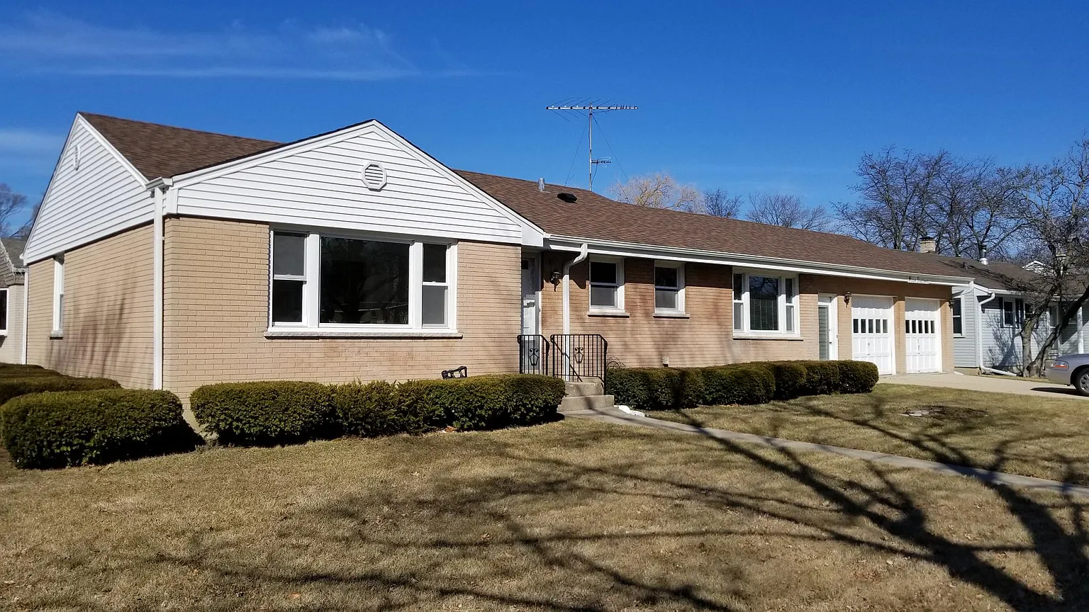 916 E Prairie Ave photo 1