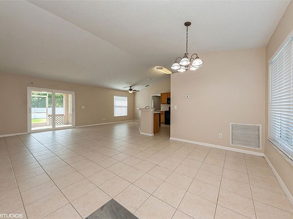 4th image of 350 SE Guava Terrace