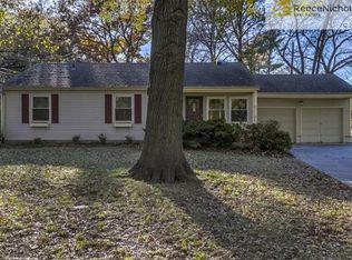 7724 Reeds Rd, Prairie Village, KS 66208