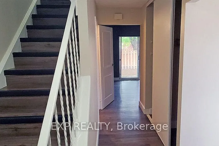 33 Berkley Dr #24 — Photo 2