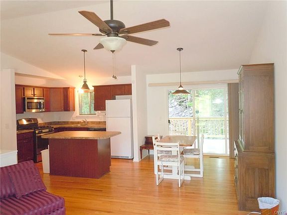 4th image of 145 Lynn Cir