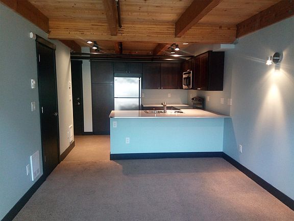 3rd image of 950 Lincoln St #205