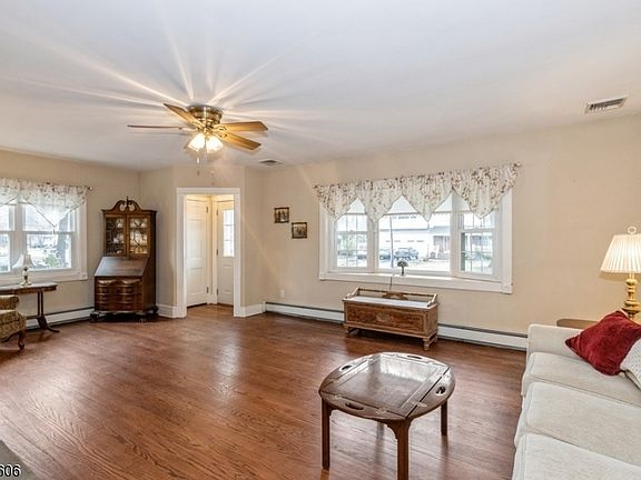 4th image of 40 Park Ave