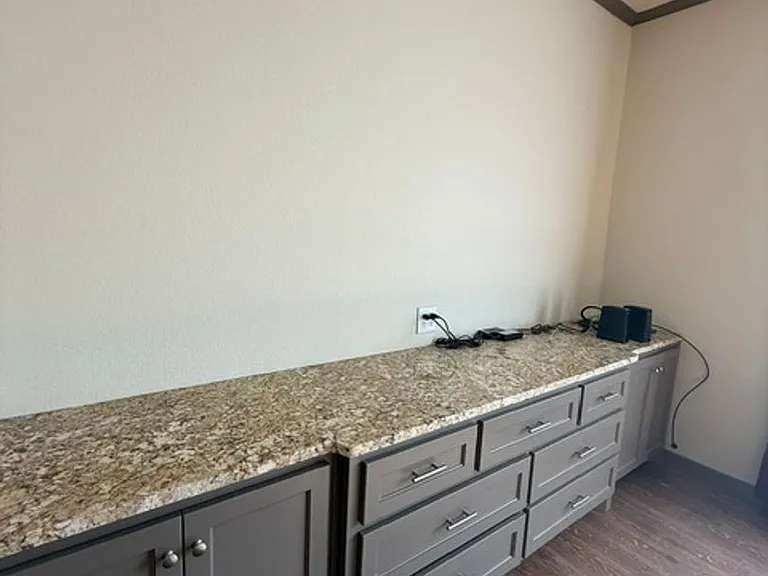 225 Scurry Ave — Photo 5