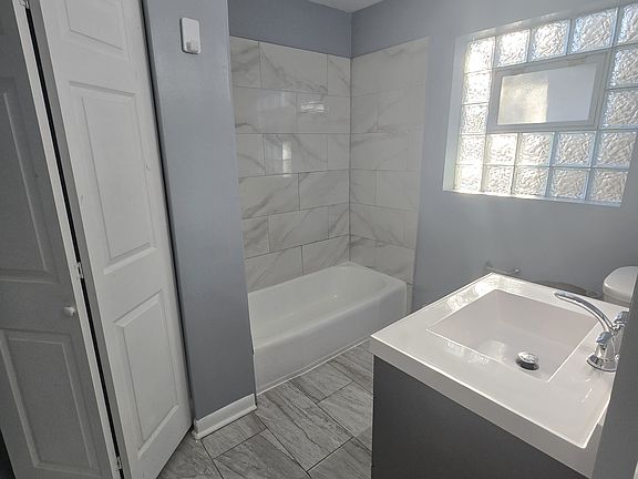 5th image of 956 E 85th St APT 1S