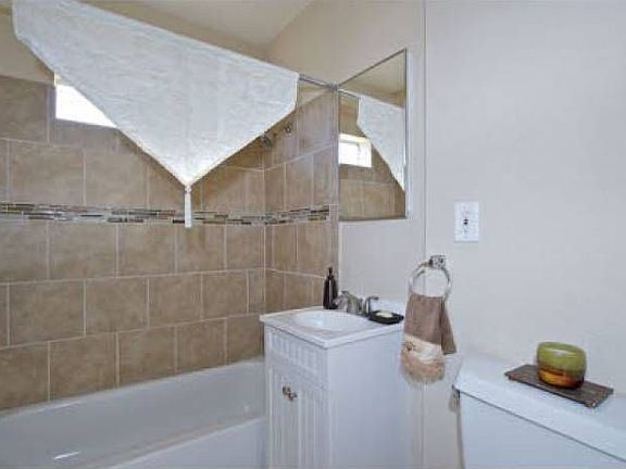 5th image of 4076 Landis St