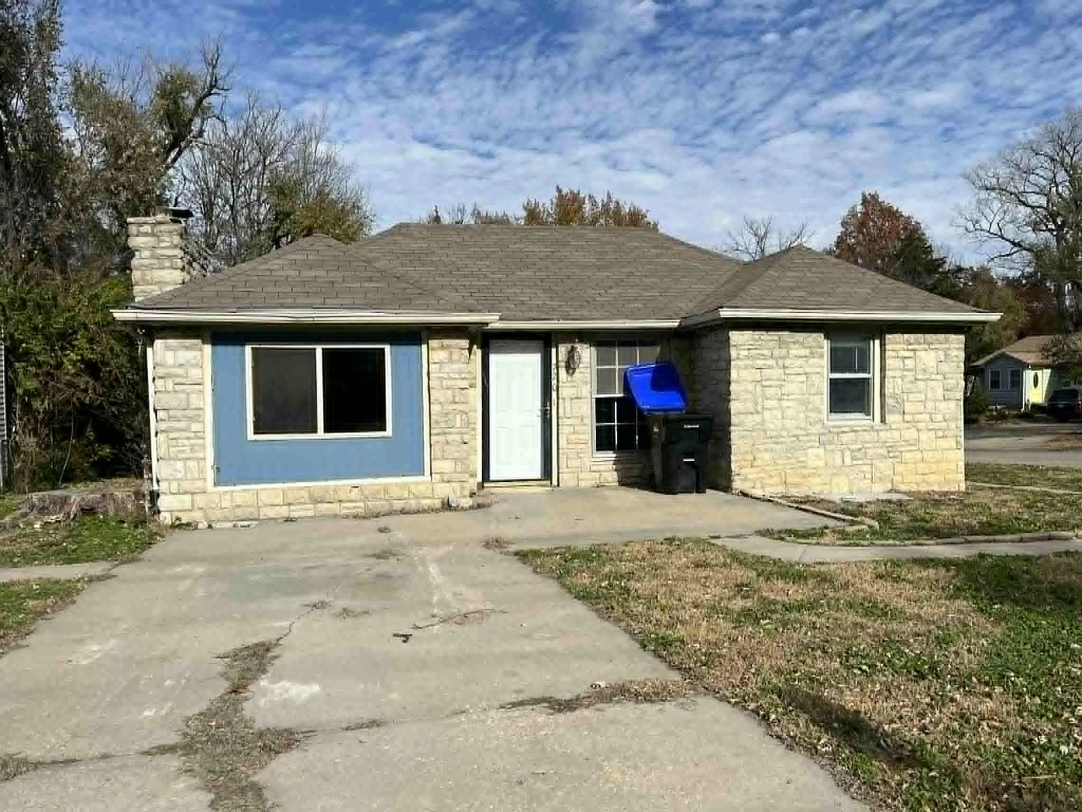 3 bed, 998 sqft, $900 — Photo 1