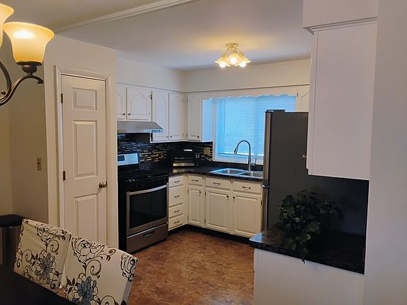 3rd image of 553 W Park Ave APT A