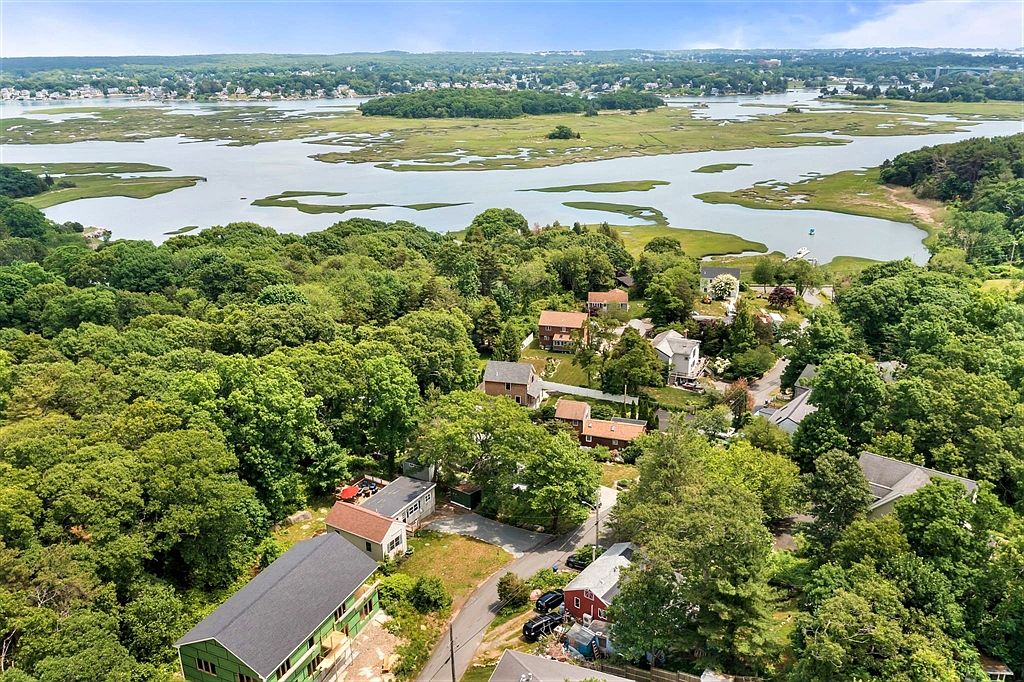 17 Brooks Rd, Gloucester, MA 01930 | Zillow