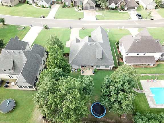 Back yard w mature trees