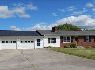 1085 Faries Dr, Westfield, NC 27053