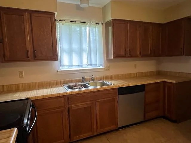 310 Portsmouth Dr — Photo 9