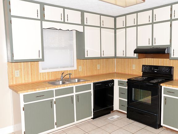 3rd image of 588 Hearth Pl