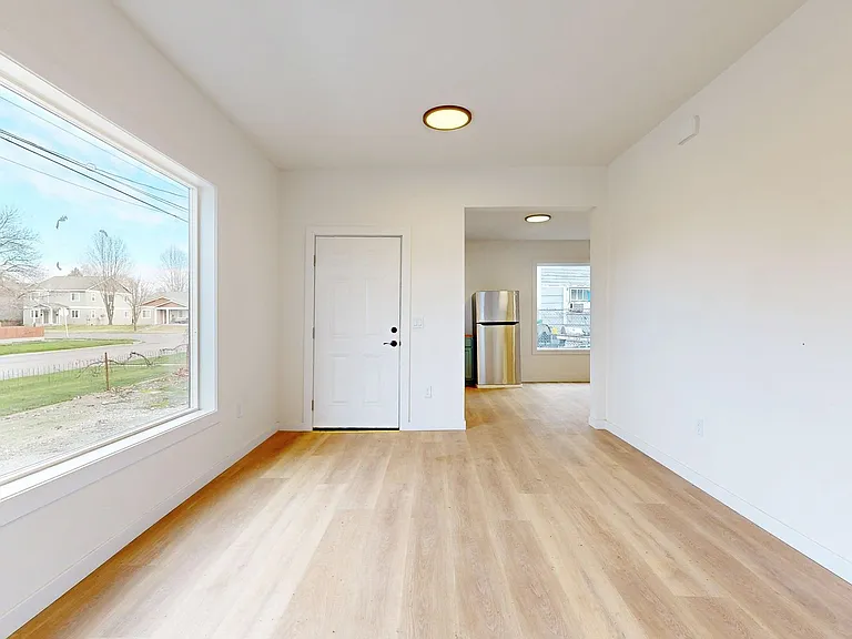 407 W Pine St — Photo 2