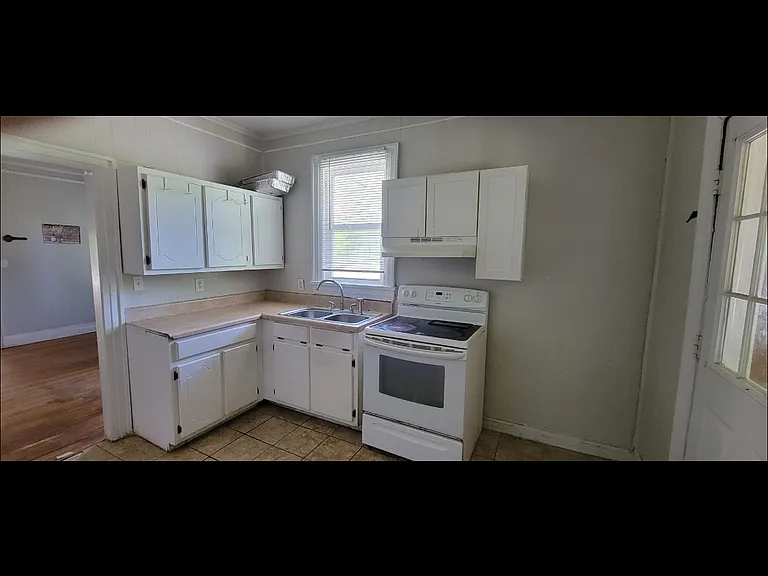 1116 Sunset Ave — Photo 4