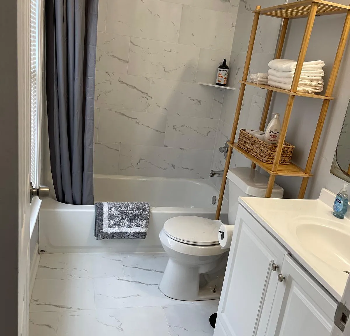 4 bed, $2,650 — Photo 2