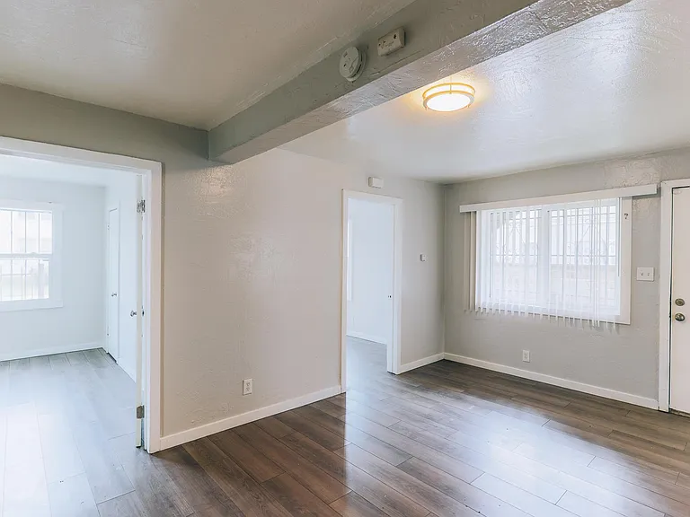 1401 Campbell St — Photo 11