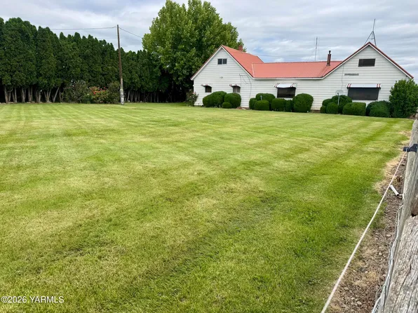 4201 McDonald Rd, Wapato, WA 98951