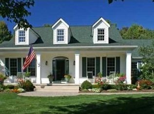 8397 Riverside Dr, Powell, OH 43065