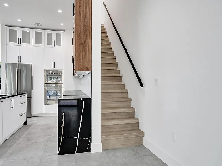 604 SW 7th Ave — Photo 20